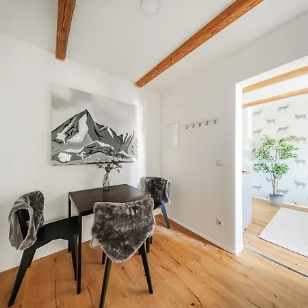 Innsbruck City Chalet 아파트호텔 3*