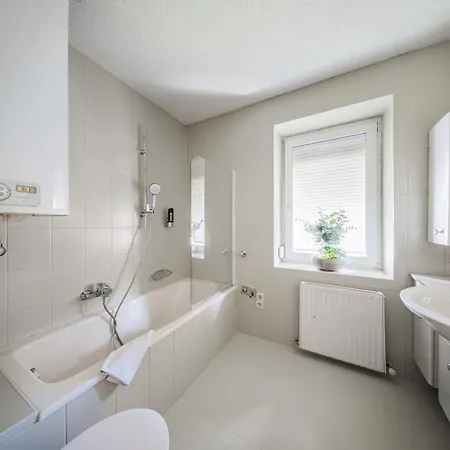 Innsbruck City Chalet 3*