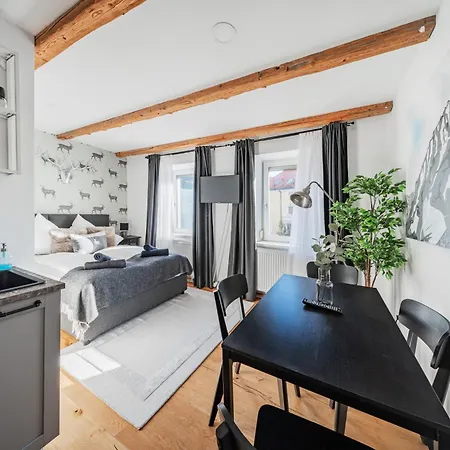 Innsbruck City Chalet アパートホテル 3*