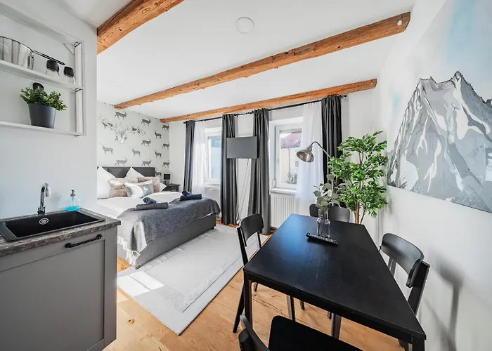 Innsbruck City Chalet Aparthotel 3*